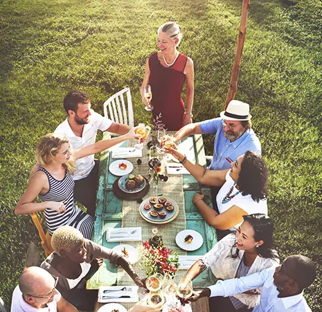 group of friends eating outdoors seminars